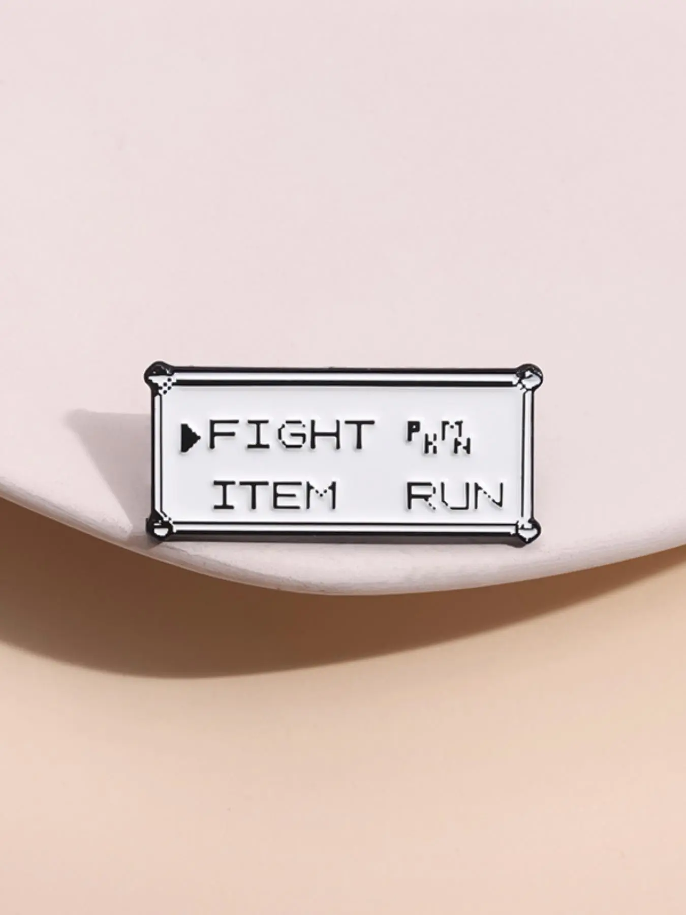Letter Pattern Brooch, Alloy B - Men Accessories All 评论和价格